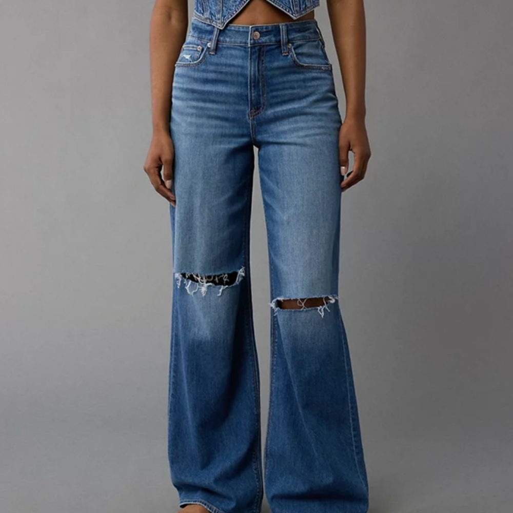 AE American Eagle Super High-Waisted Baggy Wide-Leg Jean
